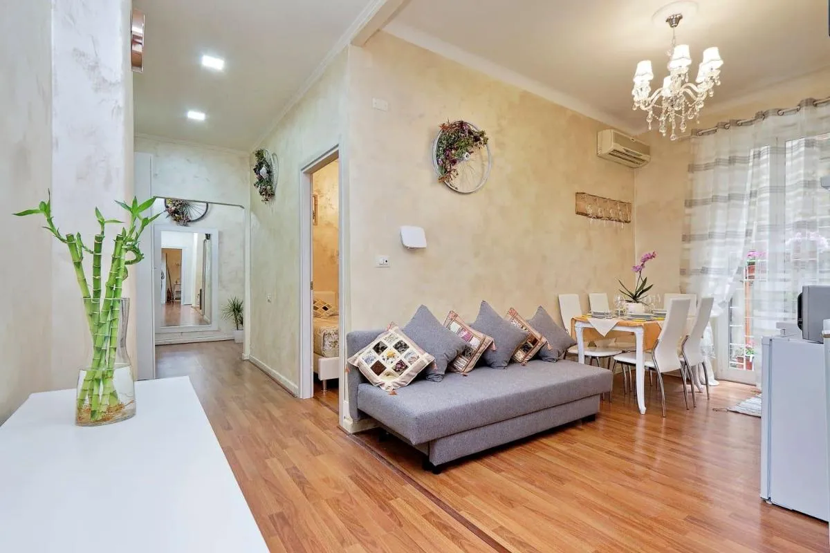 Image 2 of L&S Jacuzzi Home