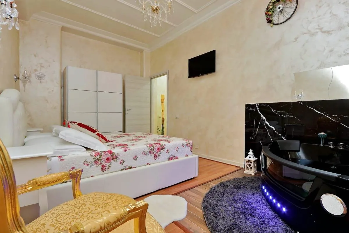 Image 4 of L&S Jacuzzi Home