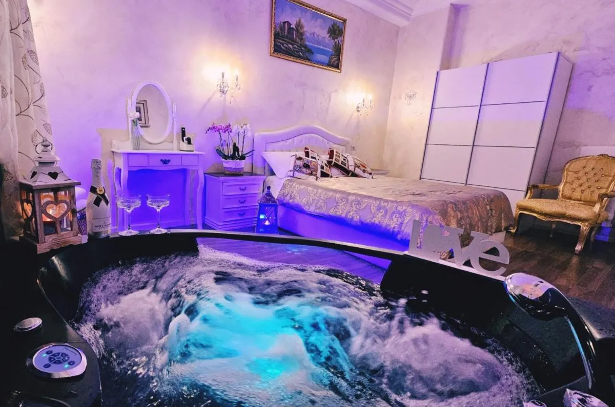 Image 1 of L&S Jacuzzi Home