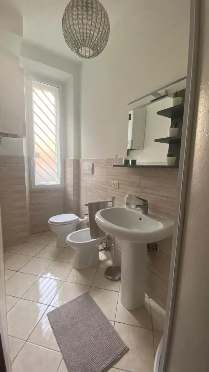 Image 4 of La Carlotta