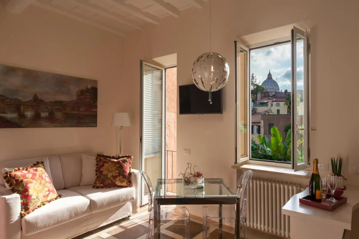 Image 4 of La Porta Rossa di Borgo – Vatican Luxury Suite