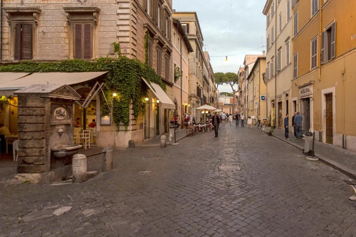 Image 5 of La Porta Rossa di Borgo – Vatican Luxury Suite