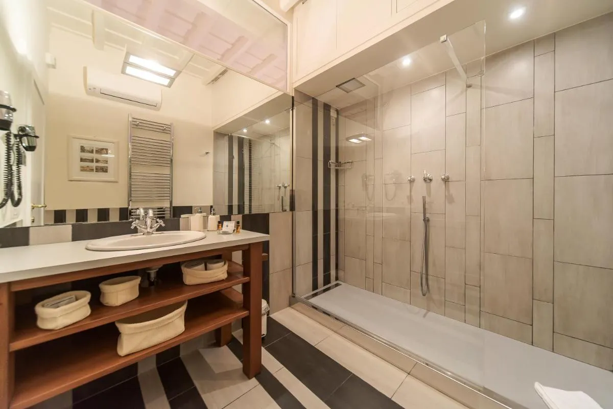 Image 2 of La Porta Rossa di Borgo – Vatican Luxury Suite