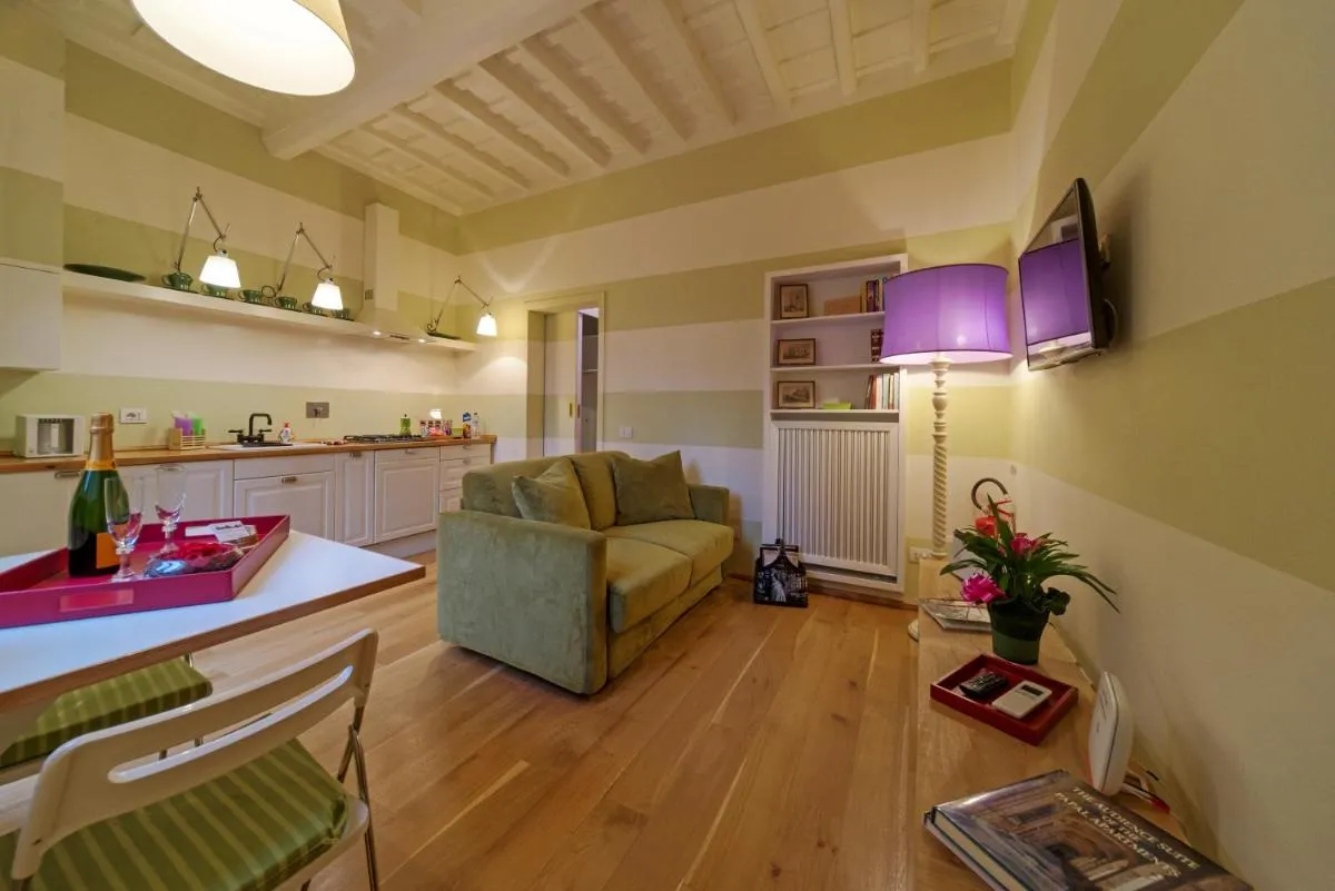 Image 3 of La Porta Rossa di Borgo – Vatican Luxury Suite