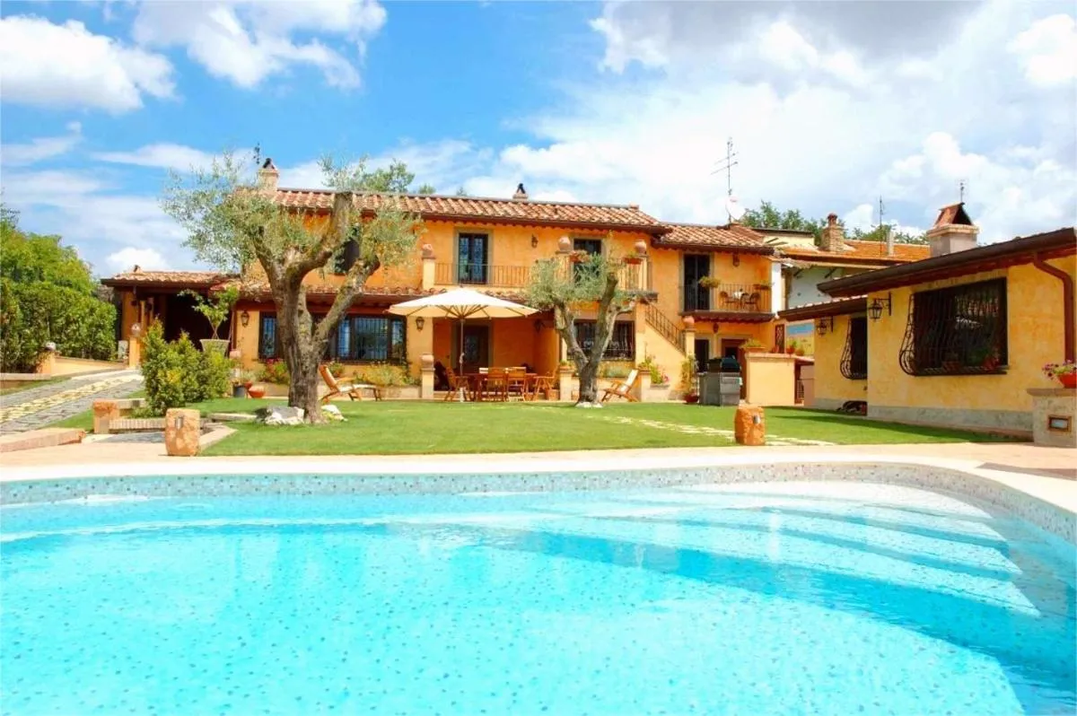 Image 1 of La Valle dei Casali com