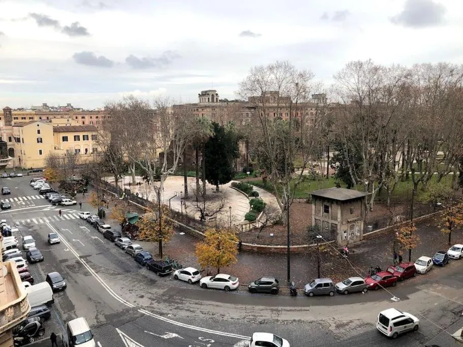 Image 2 of Large apartment in Rome city center