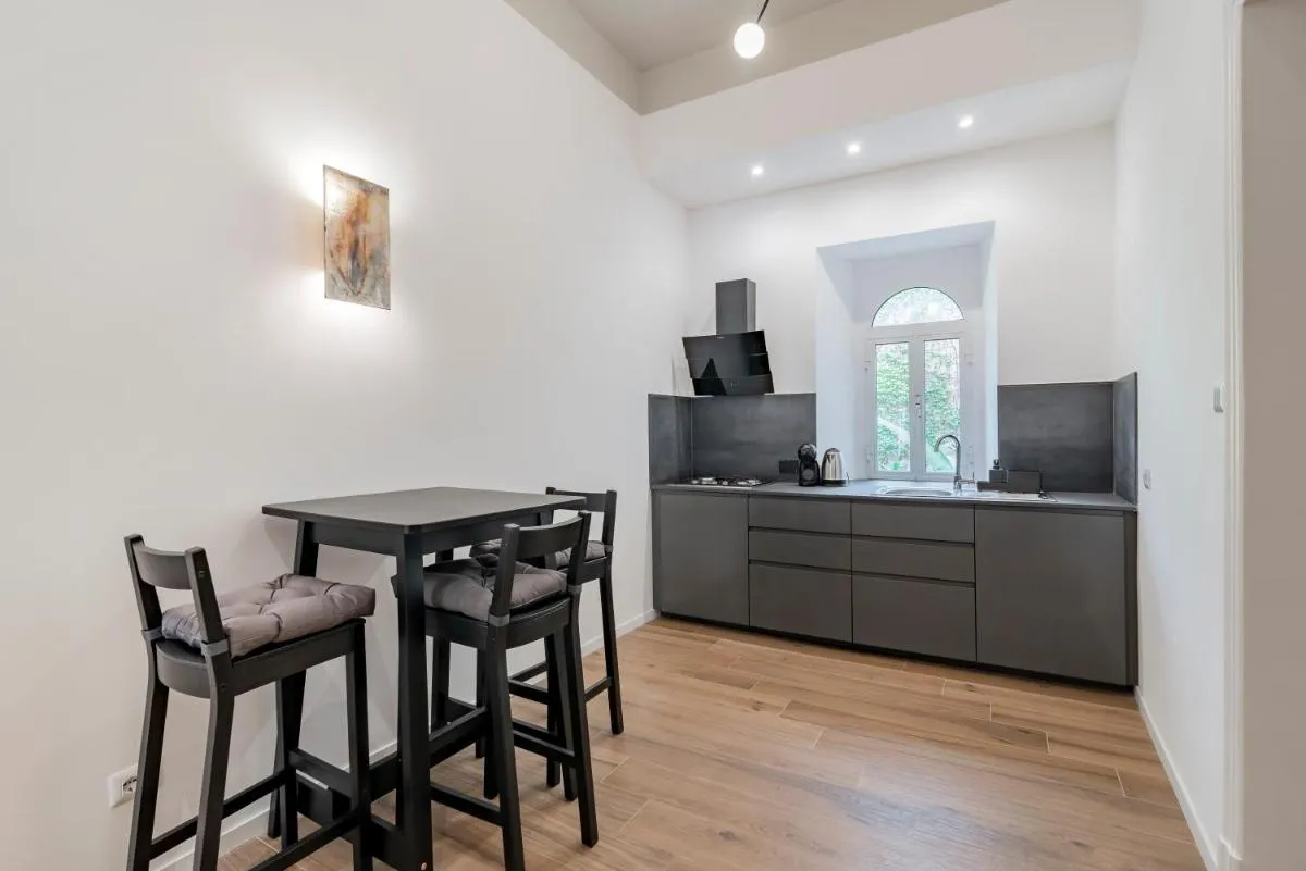 Image 3 of Leo’s Colosseum – Private Apartments