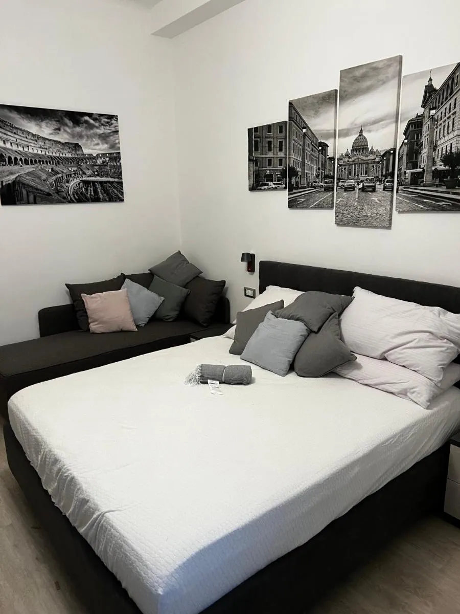 Image 3 of Love4Rome Guest House