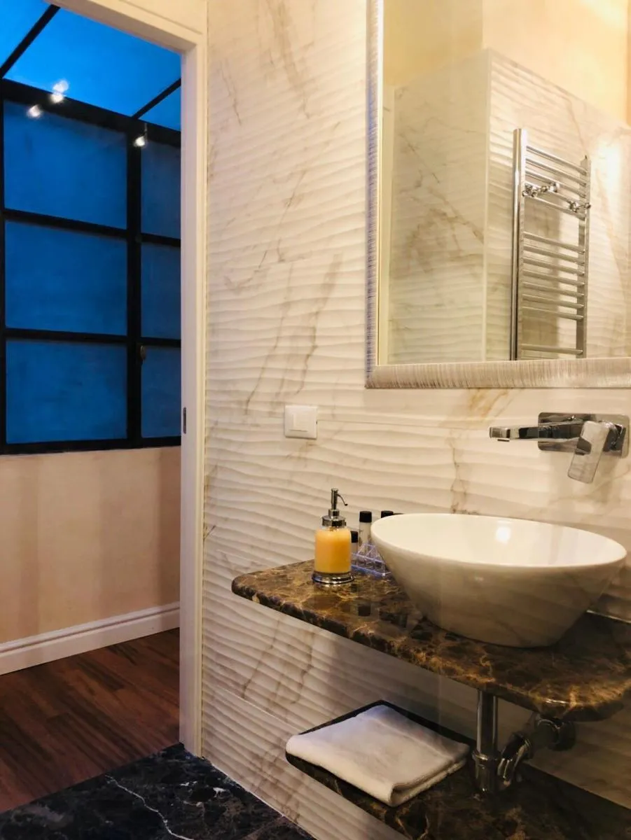 Image 3 of Luxury Apartment Frattina 34 Anelli