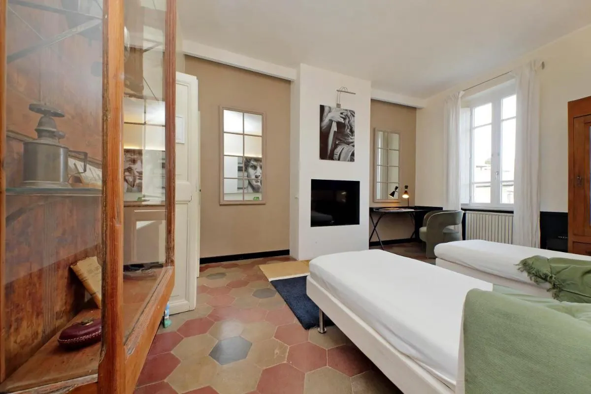 Image 2 of Michelangelo Charmsuite