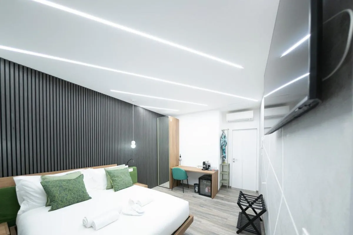 Image 4 of New Luxury Rooms