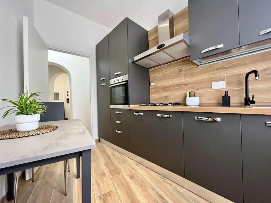 Image 5 of PyramidHouse – Apartment 100mq with View – 2km from the Colosseum