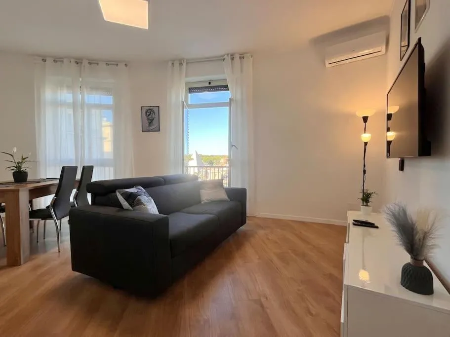Image 1 of PyramidHouse – Apartment 100mq with View – 2km from the Colosseum