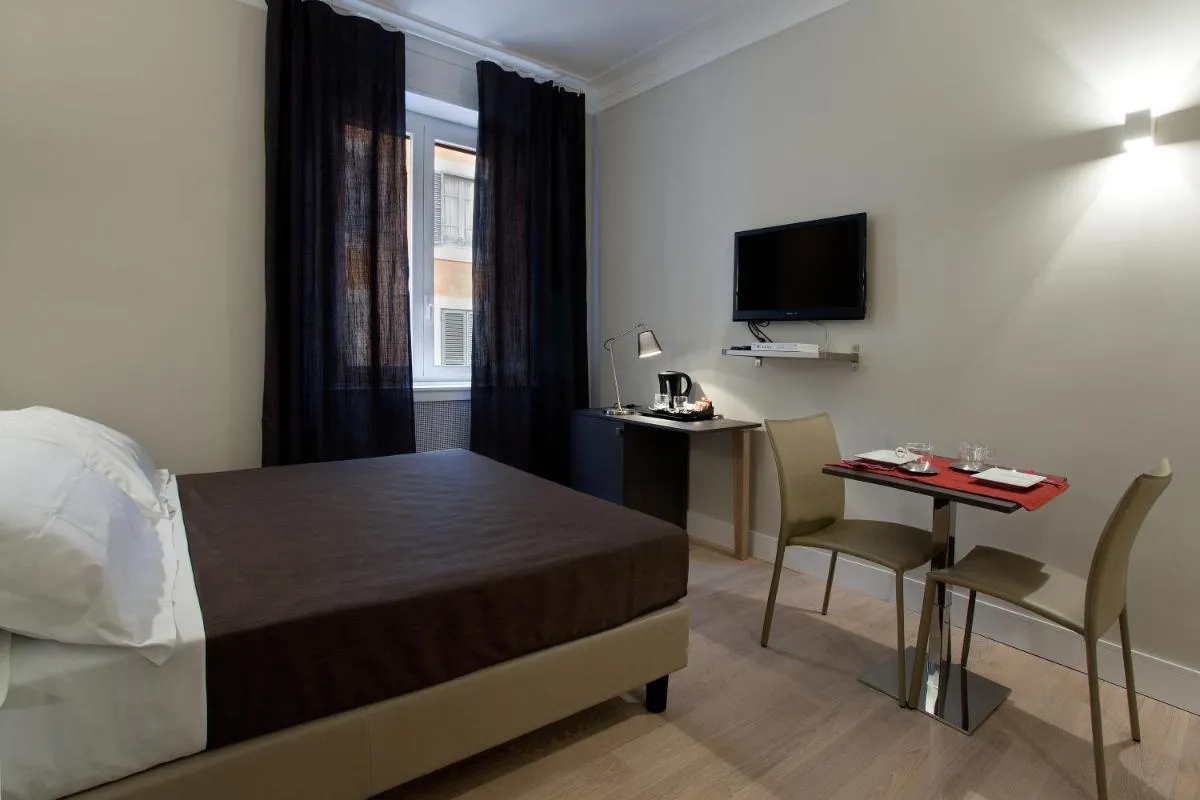 Image 2 of Regola Suite