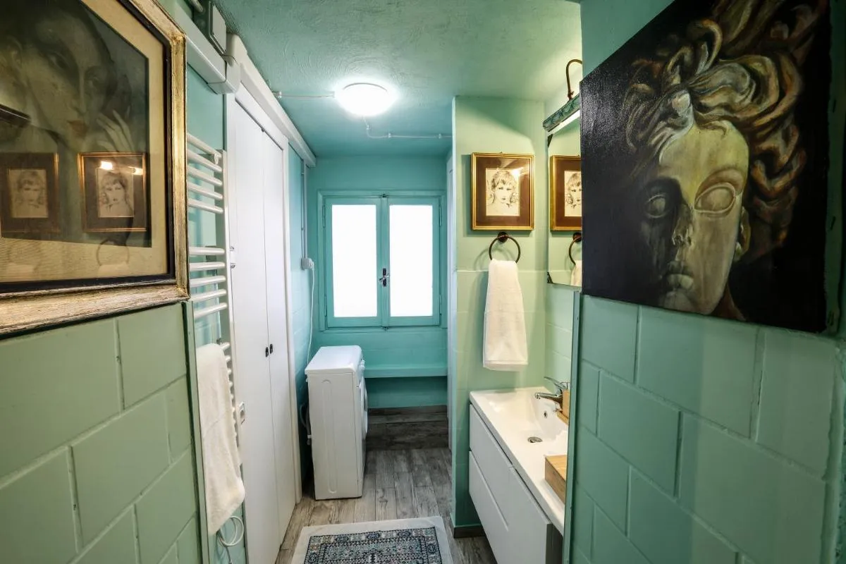 Image 2 of Rome old town luxury loft