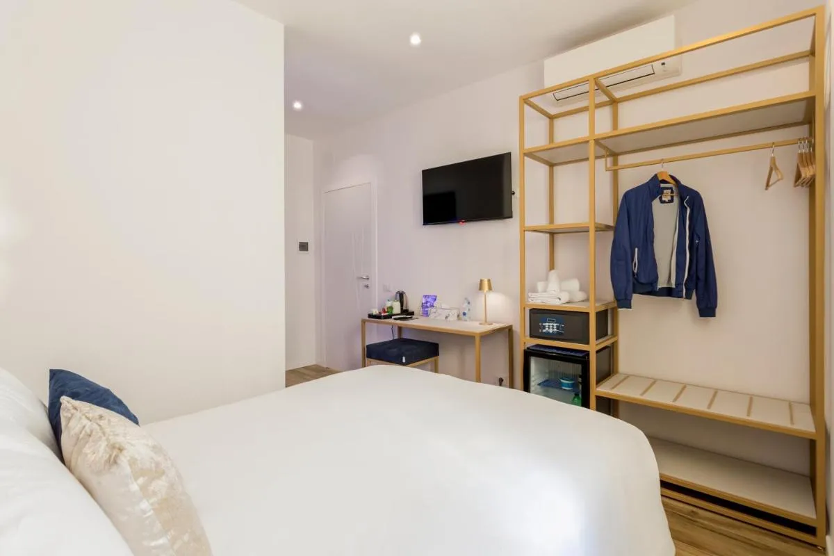 Image 4 of Romi Suite