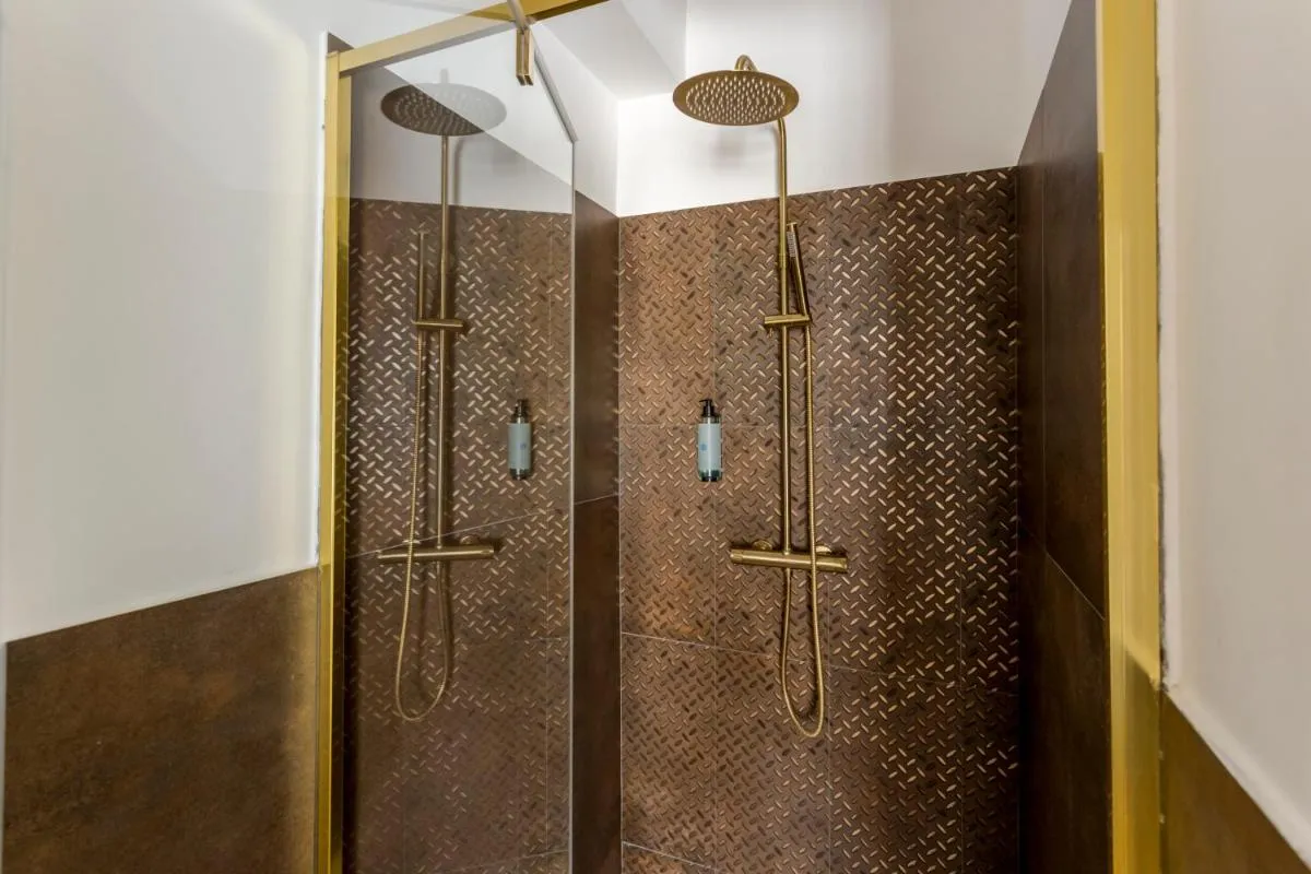 Image 2 of Romi Suite
