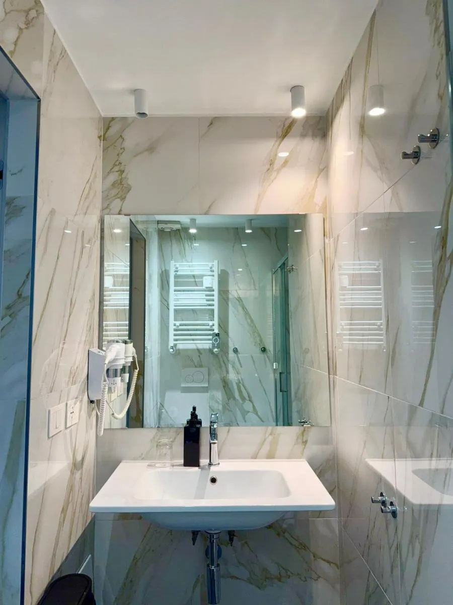 Image 6 of Room Roma Nazionale