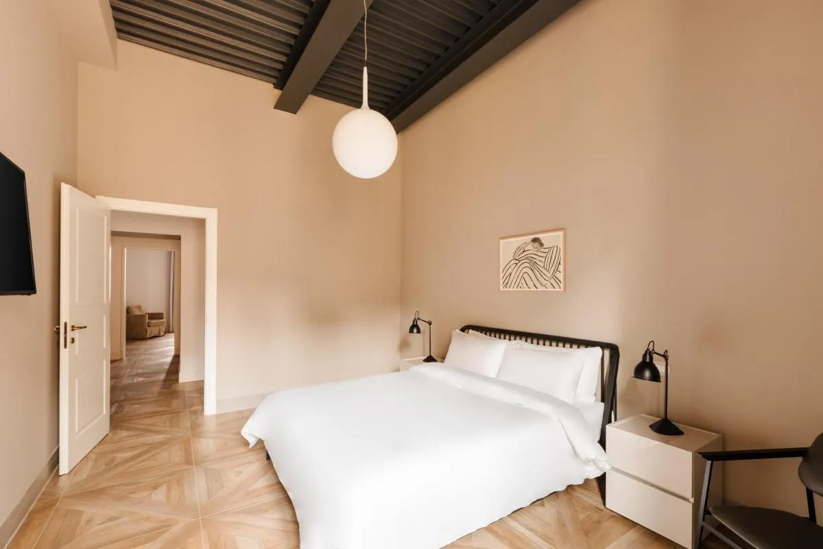 Image 4 of Sonder Barberini
