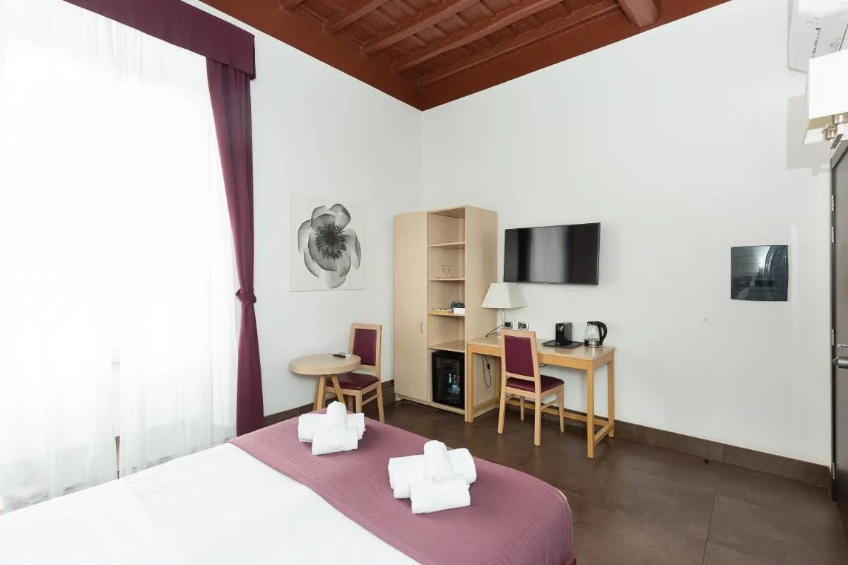 Image 4 of SuitInn19