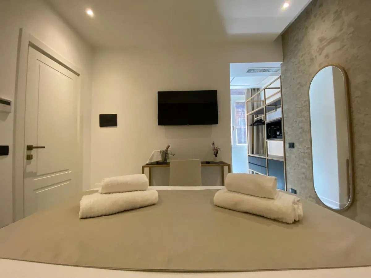Image 4 of Suite Croce