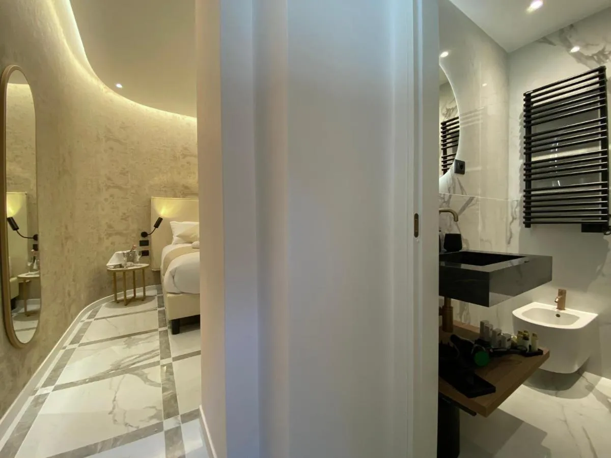 Image 2 of Suite Croce