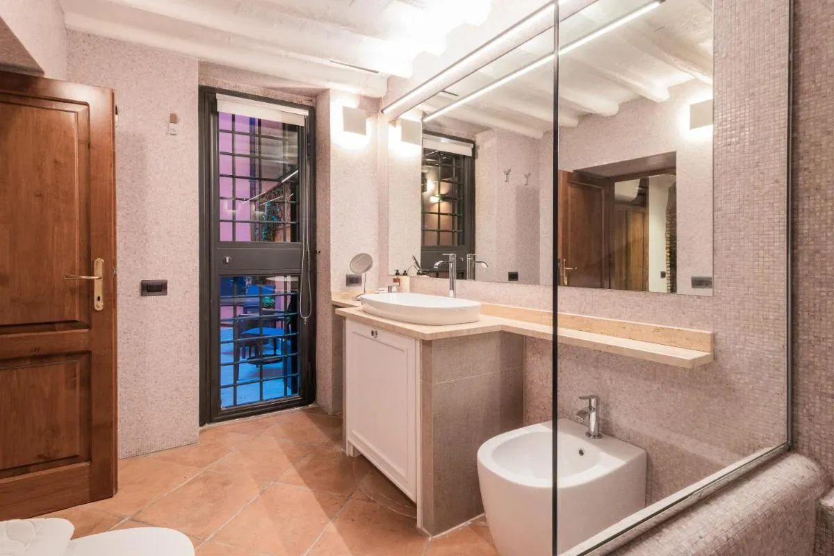 Image 2 of Suite Italy Roma