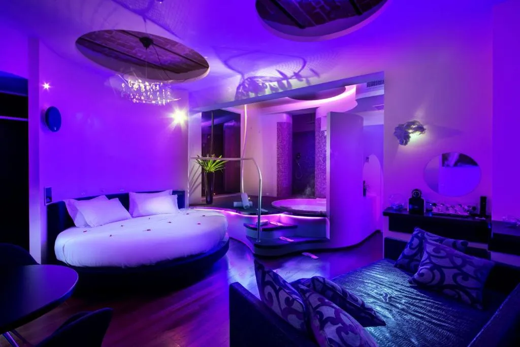 Image of SuiteSistina for Brave Lovers