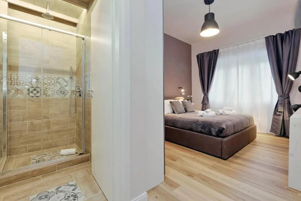 Image 2 of TERRACED APARTMENT – Metro to Vatican & center