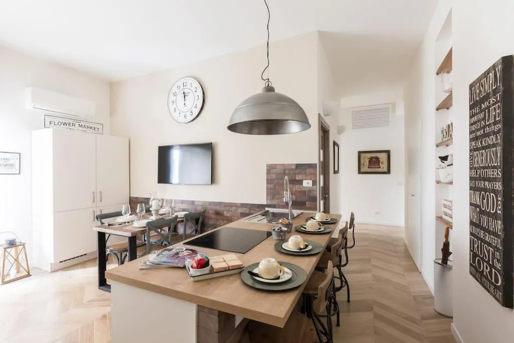 Image 2 of THE BREAK – Via Veneto Charming Suite