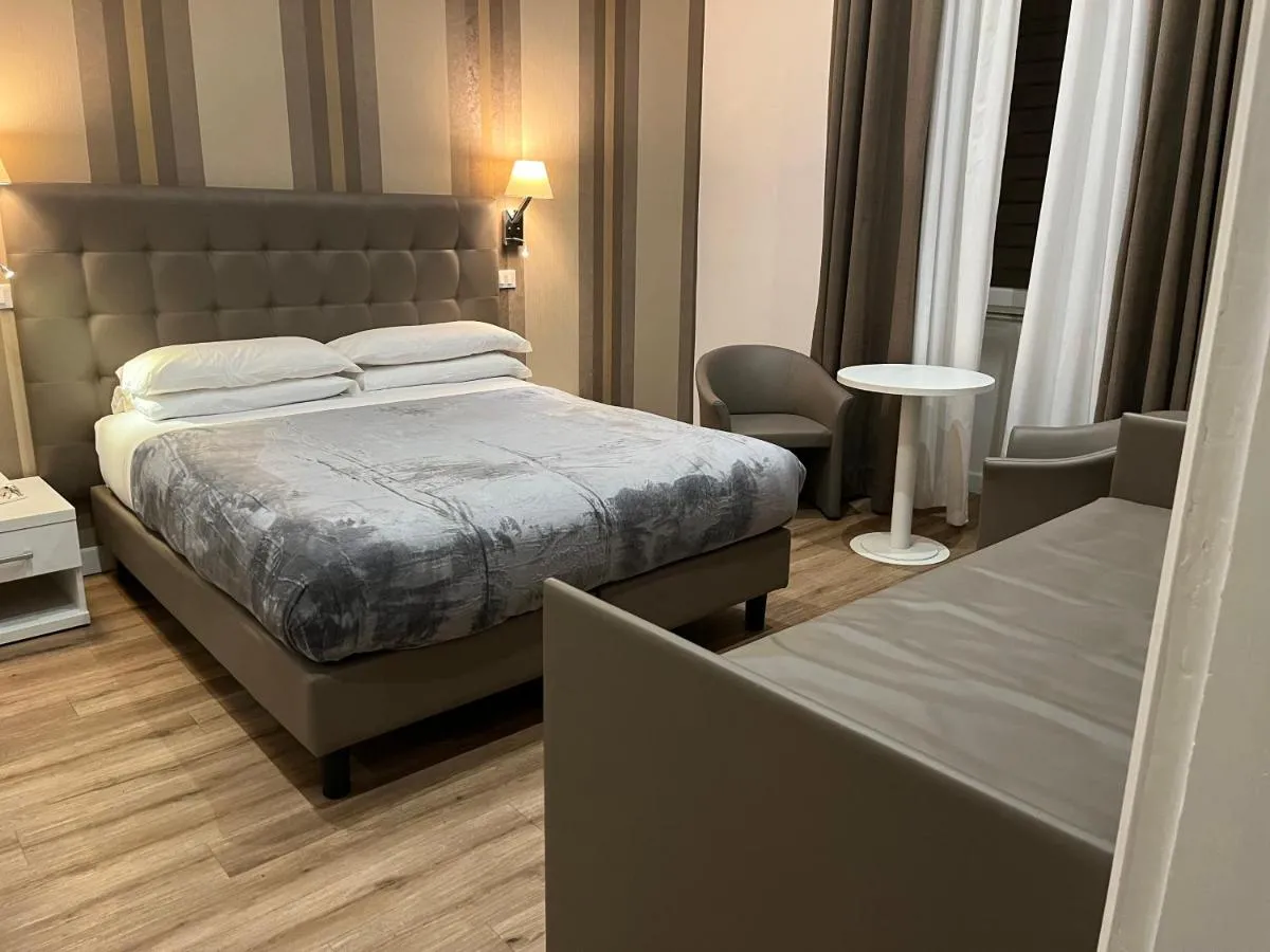 Image 1 of TRIPLE big room AMAZING VIEW, for two o three person, in CENTER of ROME