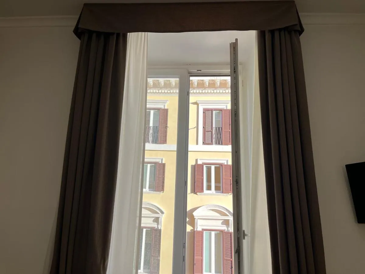 Image 3 of TRIPLE big room AMAZING VIEW, for two o three person, in CENTER of ROME