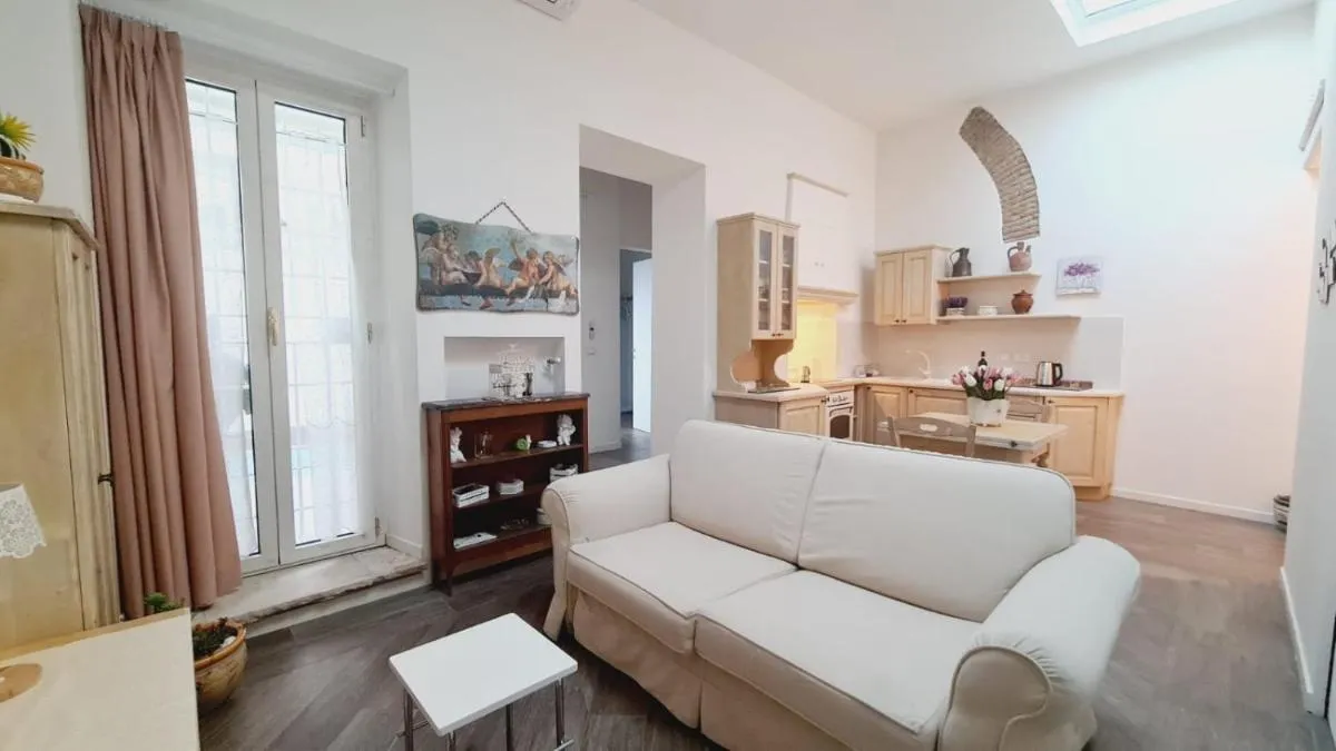 Image 3 of Trastevere rome’s heart charming & cozy appartment 2