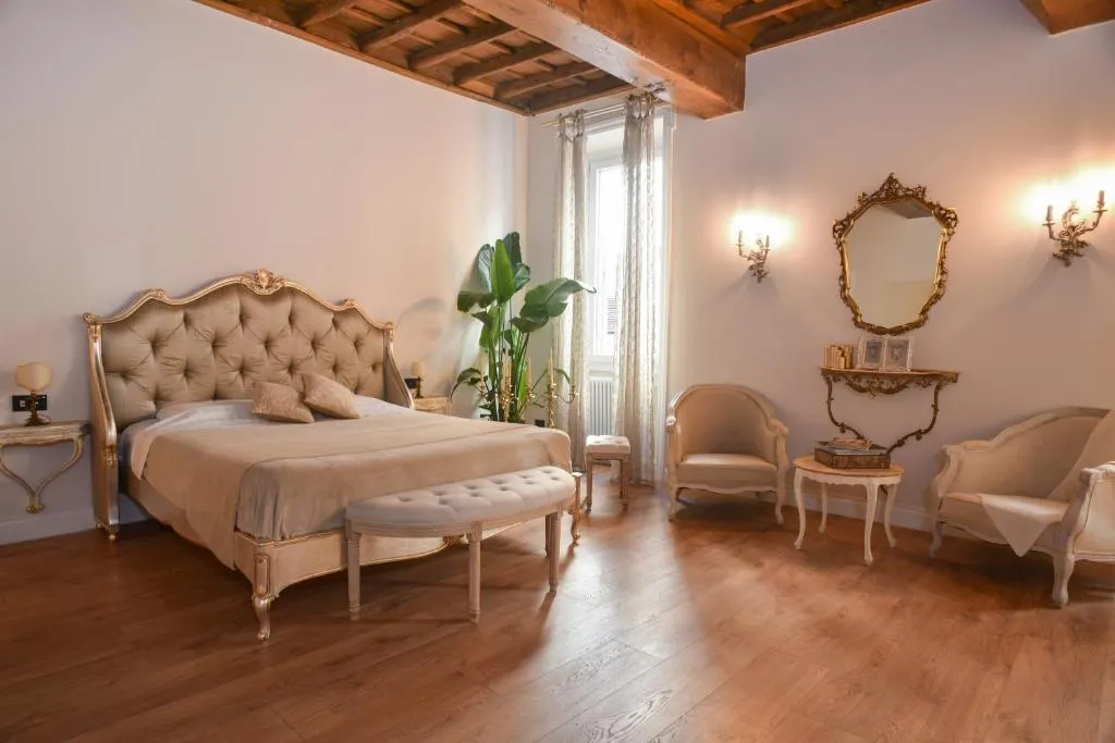 Image of Trevi Fountain Elegant Apartment