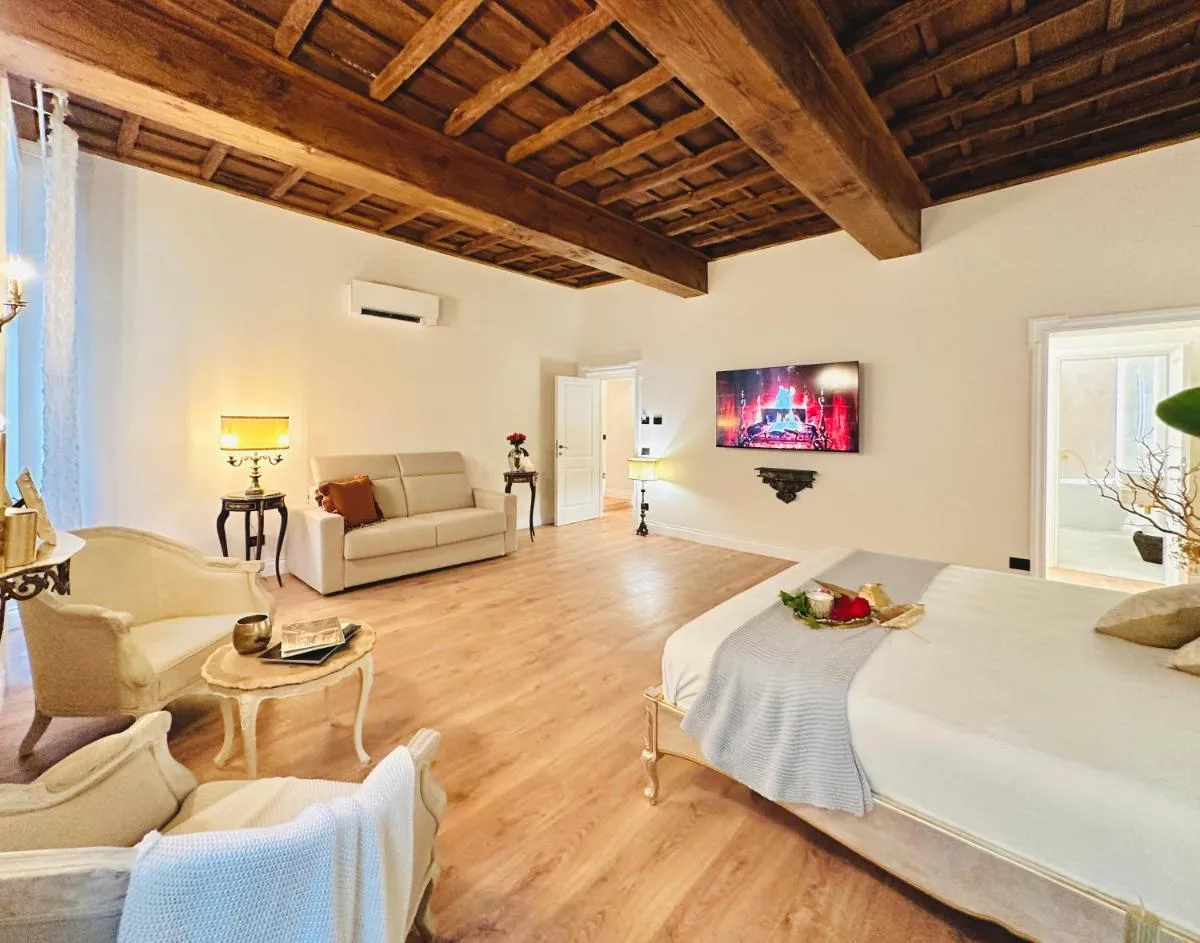 Image 4 of Trevi Fountain Elegant Apartment