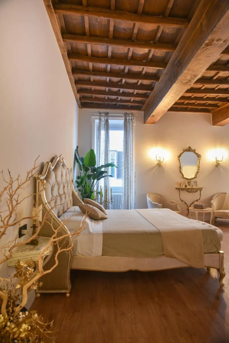 Image 6 of Trevi Fountain Elegant Apartment