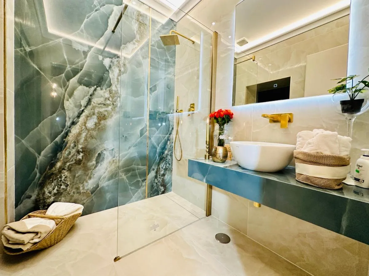 Image 2 of Trevi Fountain Elegant Apartment