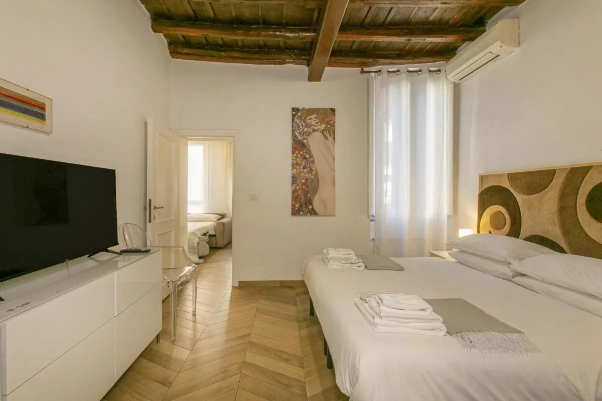 Image 4 of Trevi Little Palace #3