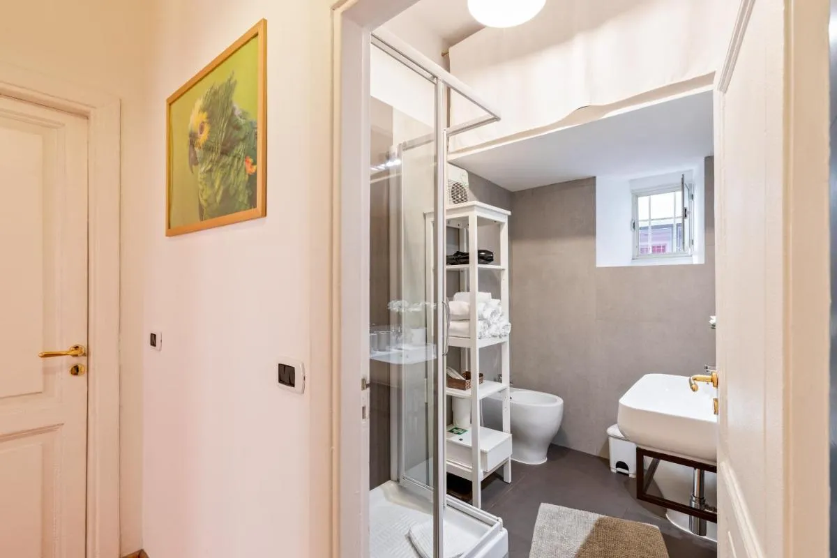 Image 2 of Urbana Apartment Colosseum