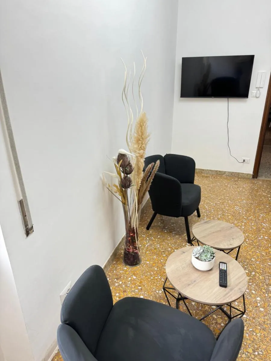 Image 1 of Valentina House