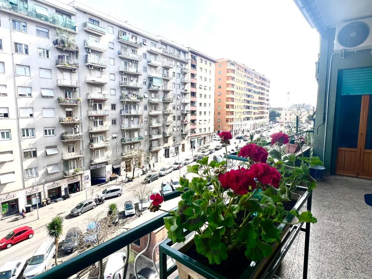 Image 2 of Valentina House