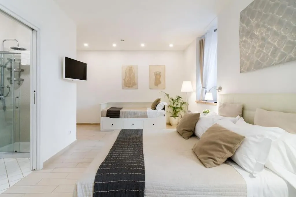 Image 1 of Vatican Momahouse Luxury by Varental