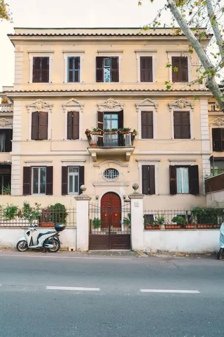 Image 5 of Vaticano/Trastevere Floreal Suite
