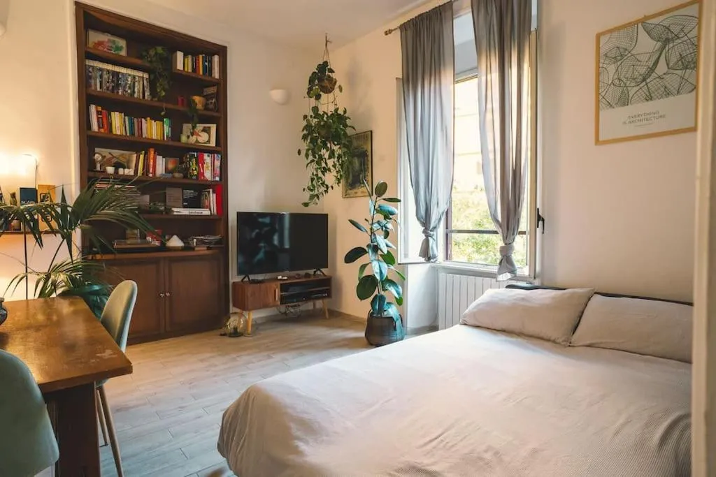 Image 1 of Vaticano/Trastevere Floreal Suite