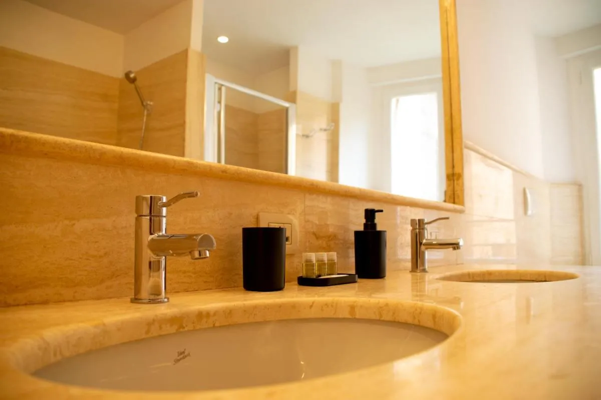Image 2 of Velabro Luxury Loft