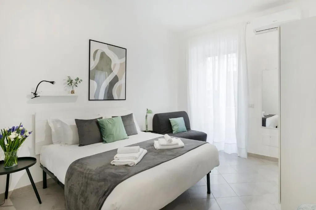 Image of White Flat San Lorenzo