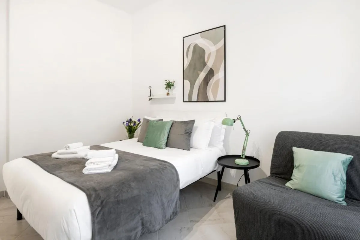 Image 5 of White Flat San Lorenzo