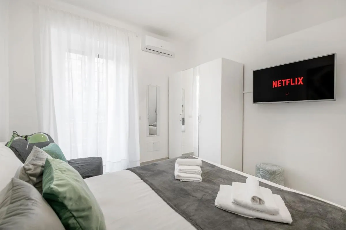 Image 6 of White Flat San Lorenzo