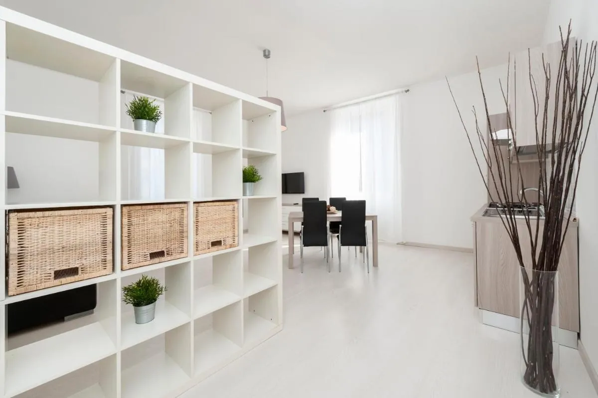 Image 4 of White Flat Termini