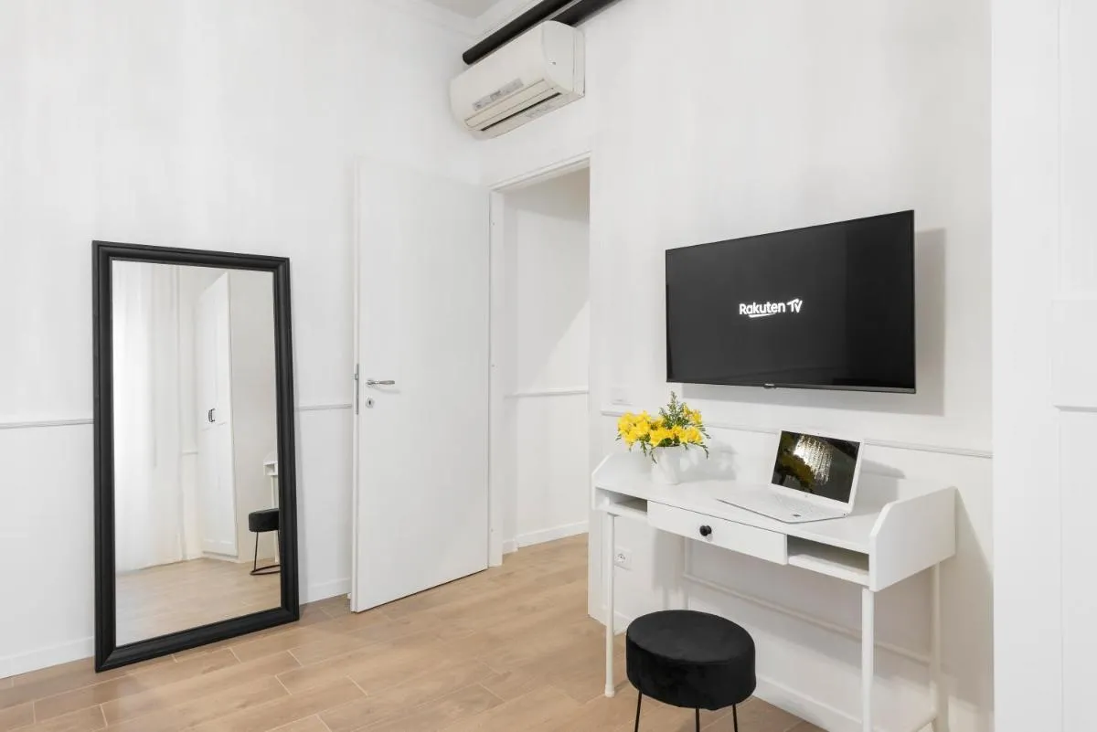 Image 4 of White flat Ground Floor